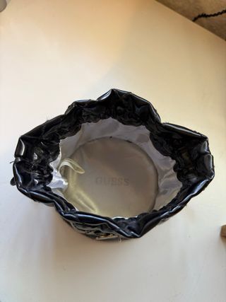 Bolsita Guess Negra Corazón Plata