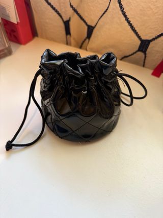 Bolsita Guess Negra Corazón Plata