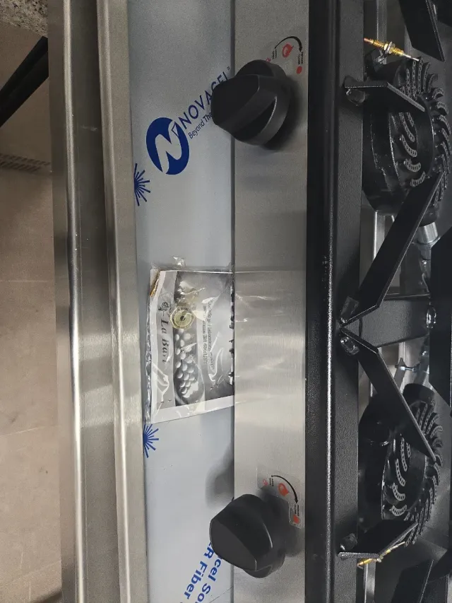 Cocina de gas 3 fuegos de hostelería sin usar