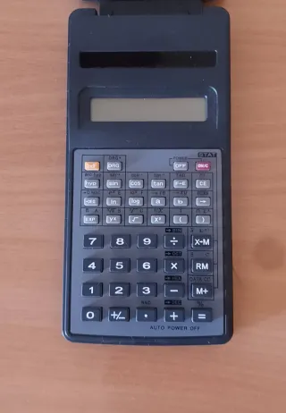 Calculadora Científica con Tapa