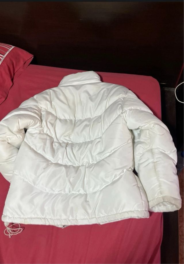Chaqueta blanca acolchada