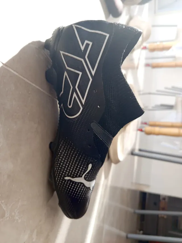 Botas de fútbol niño marca puma Talla 37