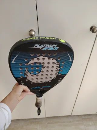 Pala pádel Middle Moon casi nueva