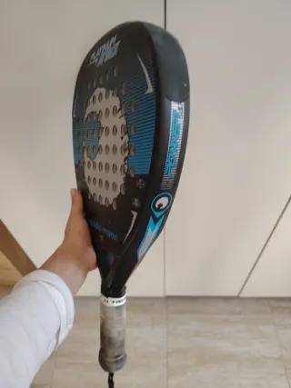 Pala pádel Middle Moon casi nueva