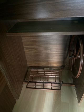 Mueble para máquina de coser de madera
