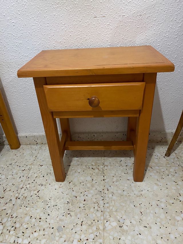 Mesitas de noche de madera y cristal