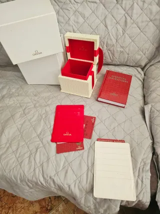 Caja y accesorios Omega ( no Wallapay)