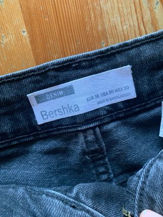 Pantalones cortos Bershka negros rotos