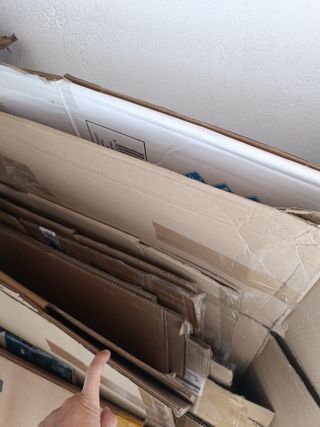 Regalo alrededor de 30 cajas de cartón. 