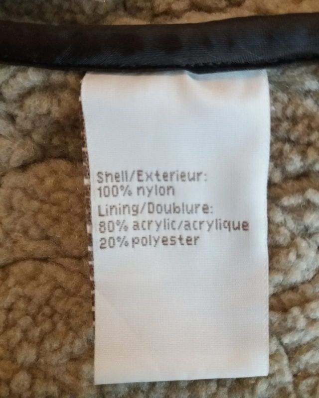 Chaleco acolchado marrón con cuello de borreguito