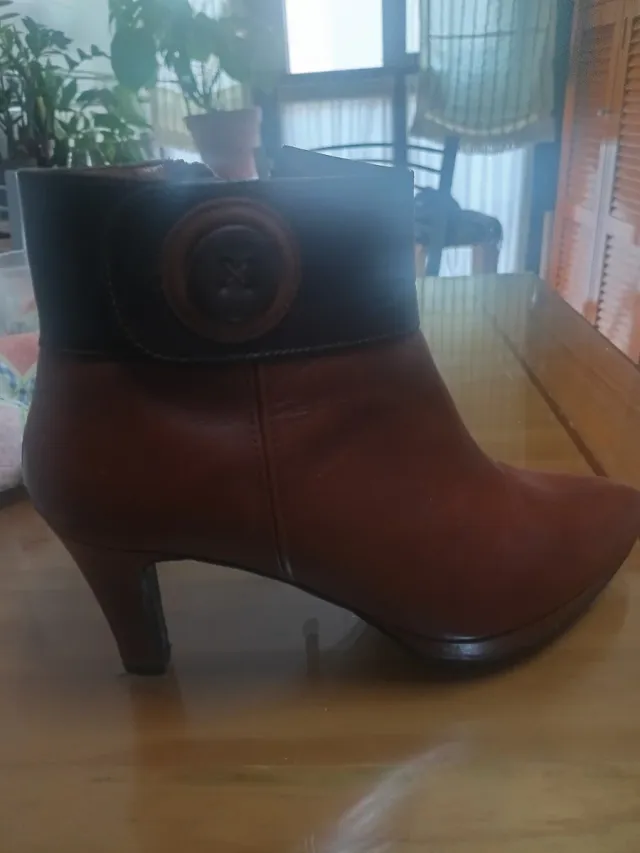 Botines de piel Marrón con botón