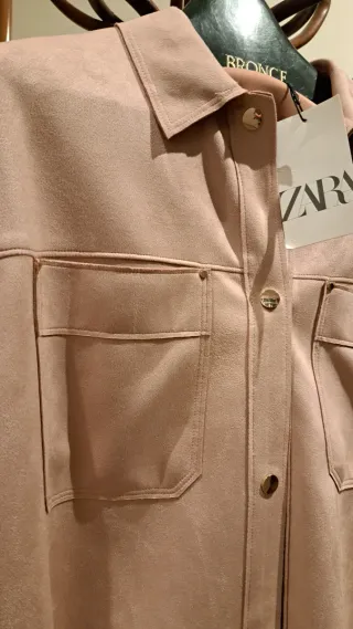 Sobrecamisa efecto ante botones dorados