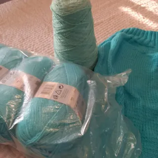 500g Lana Poliacrilico Azzurro in regalo rocca