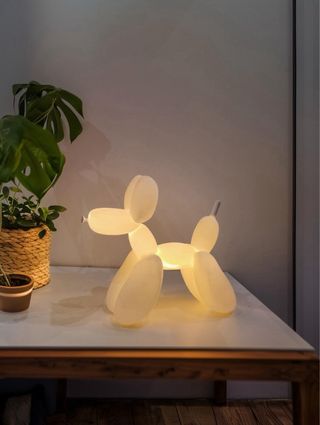 Lampada da comodino cane palloncino design moderno