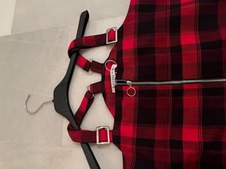 Peto corto cuadros rojo y negro