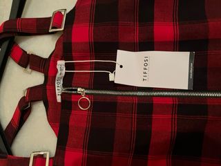 Peto corto cuadros rojo y negro