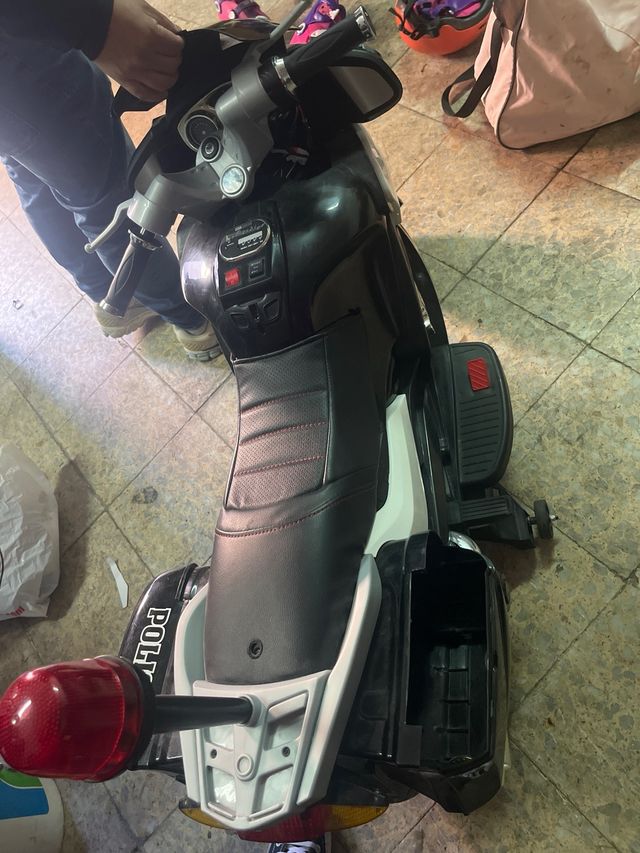Moto Policía Infantil Eléctrica venta por mudanza