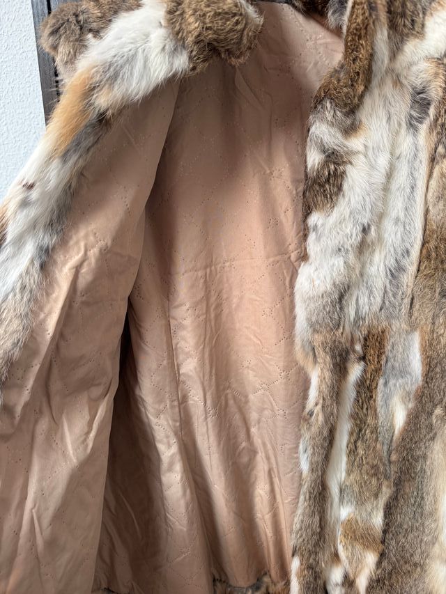 Chaleco de pelo beige y marrón