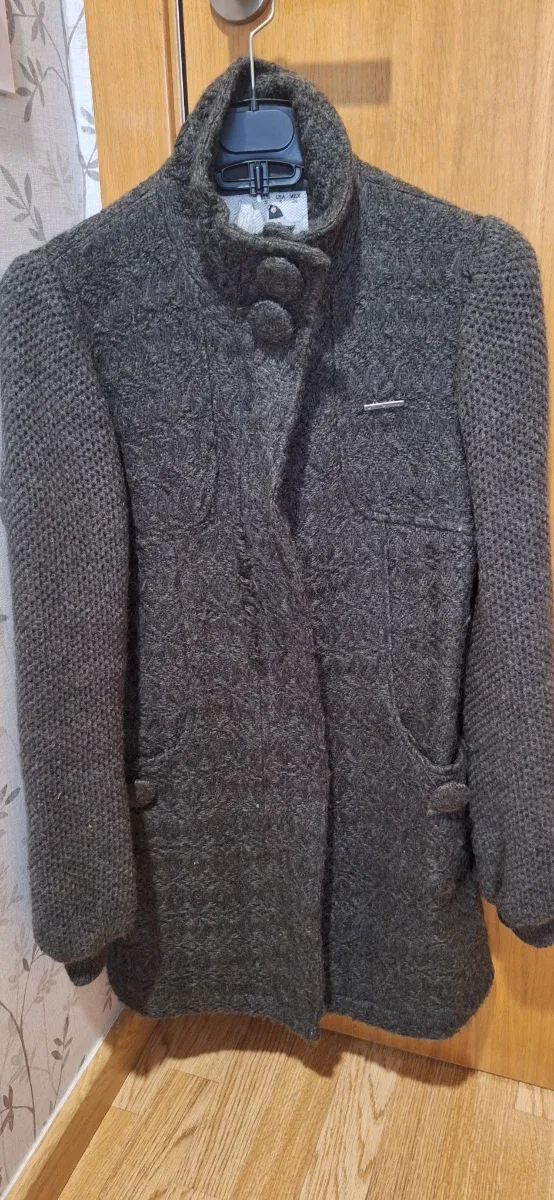 Abrigo gris de punto