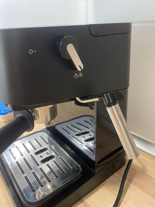 Cafetera Delonghi Negra