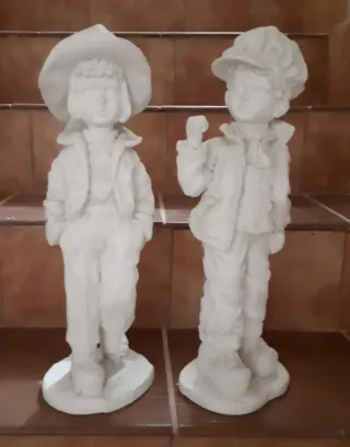 Pareja figuras para pintar. 50 CTM alto.