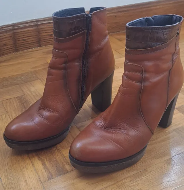 Botas de tacón marrones