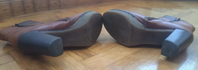 Botas de tacón marrones