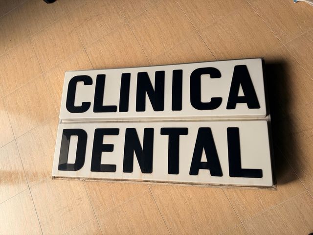 Cartel Luminoso Clínica Dental Años 80