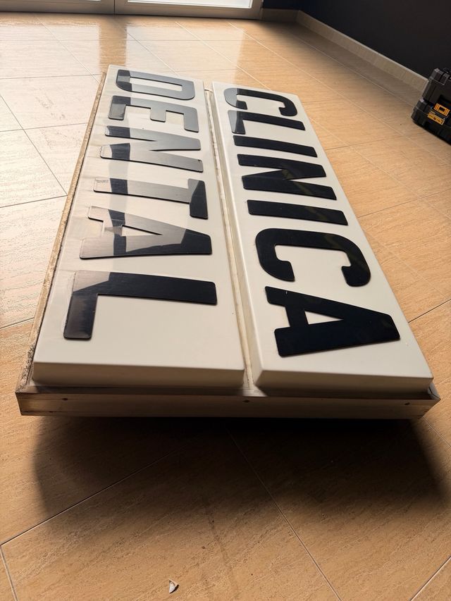 Cartel Luminoso Clínica Dental Años 80