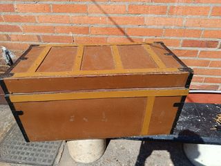 BAÚL ANTIGUO . MADERA Y METAL . PARA RESTAURAR