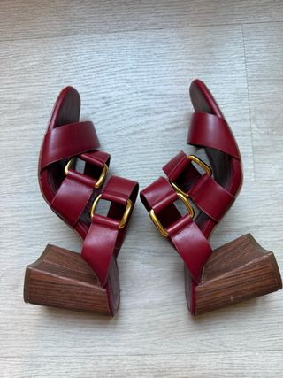 Sandalias tacón Uterqüe burdeos