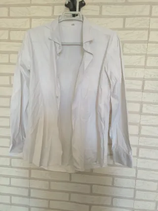Camisa blanca de manga larga