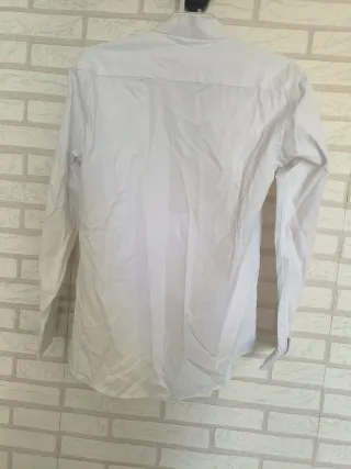 Camisa blanca de manga larga