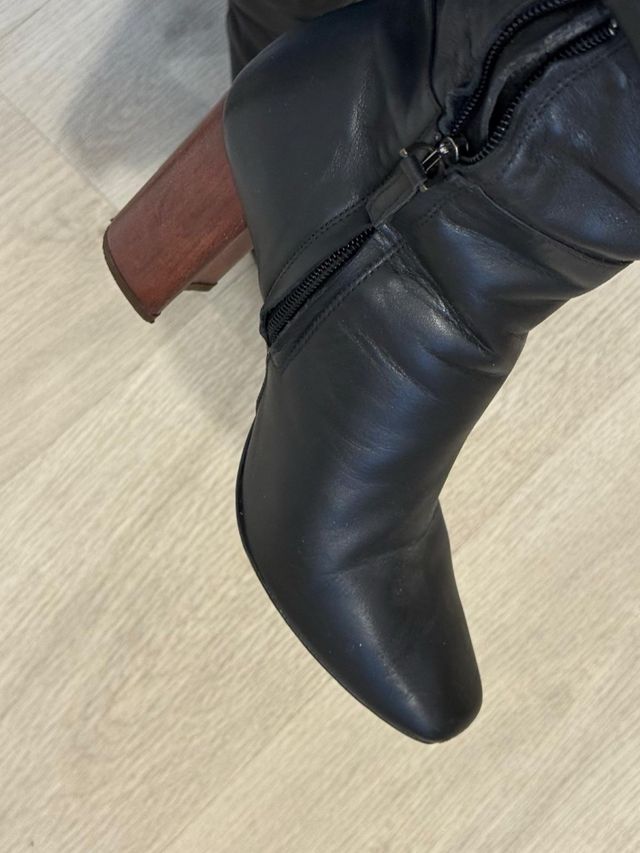 Botas altas piel Uterqüe negras
