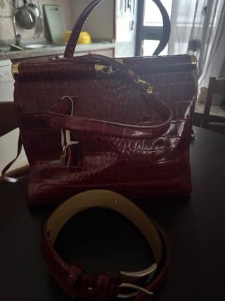Borsa in pelle effetto coccodrillo rossa