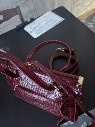 Borsa in pelle effetto coccodrillo rossa