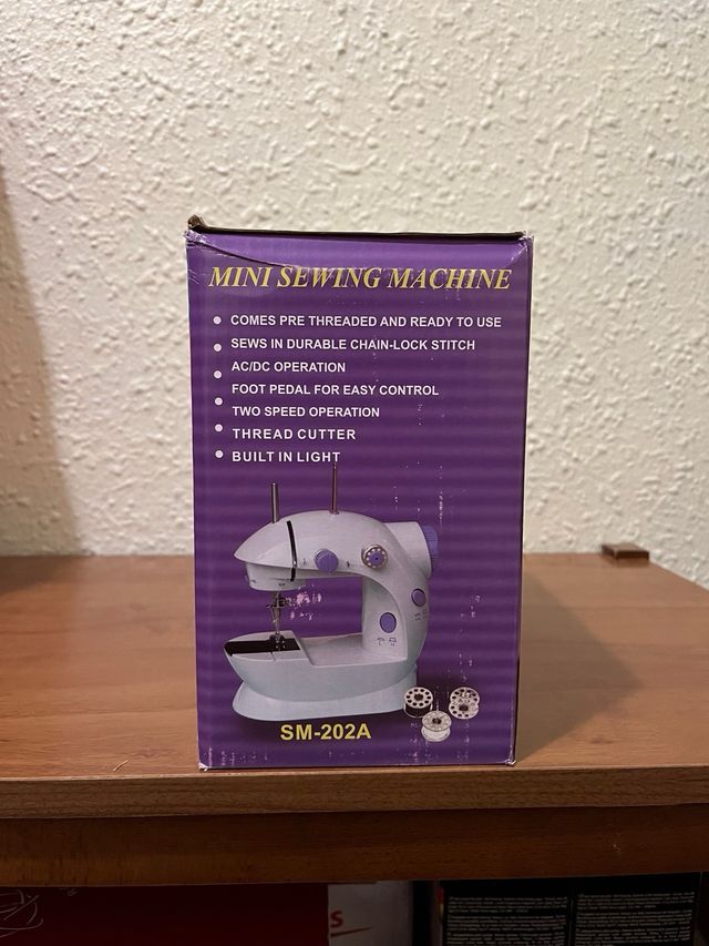 Máquina de Coser Mini SM-202A