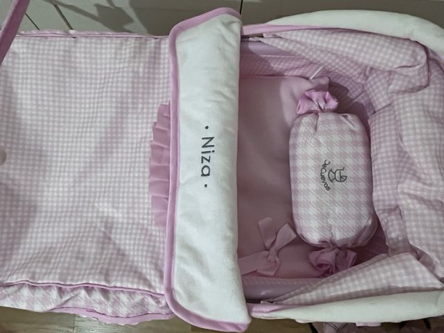 Carro de muñecas rosa con capota y bolso De Cuevas