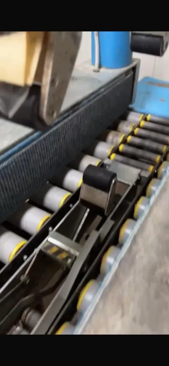 Máquina automatizada para cerrar cajas