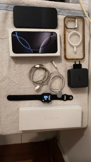 iPhone 16 Pro Max y Apple Watch Series 10