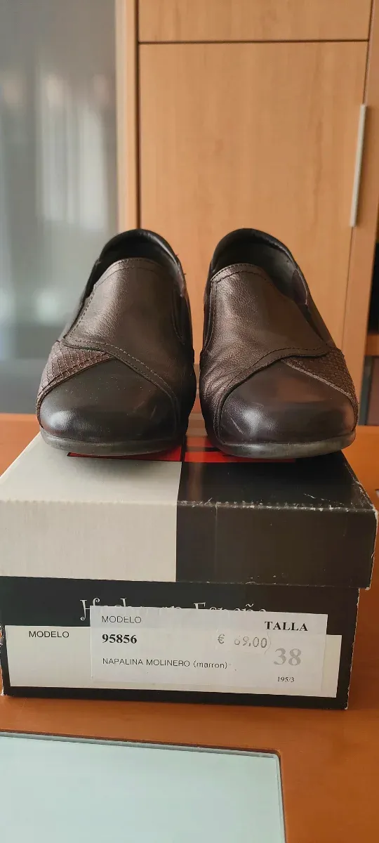Zapatos de salón marrones talla 38