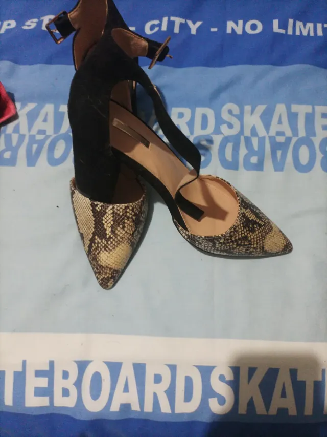 Zapatos de tacón piel serpiente