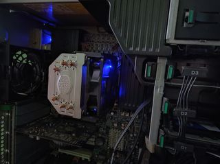 HP Z420: Xeon E5, 32GB RAM, GTX 750 Ti, SSD