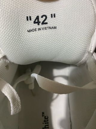 Tênis Off-White Cinza e Branco