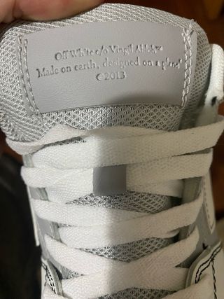 Tênis Off-White Cinza e Branco