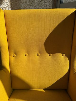 Sillón orejero amarillo Ikea