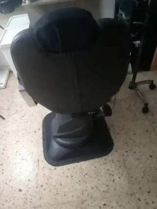 Silla de peluquería negra
