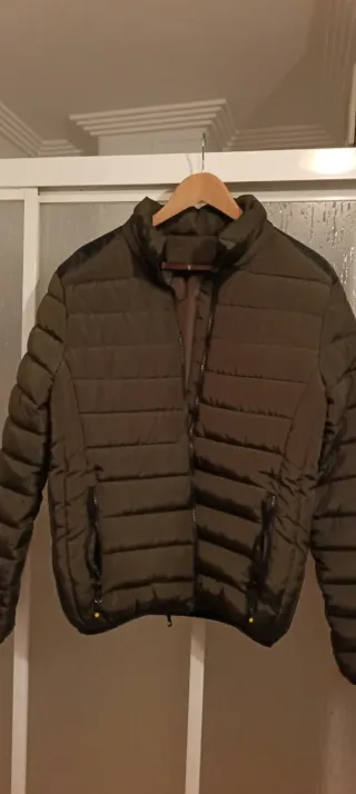 Cazadora acolchada verde