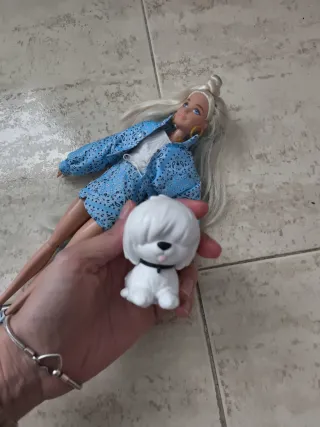Barbie con conjunto azul
