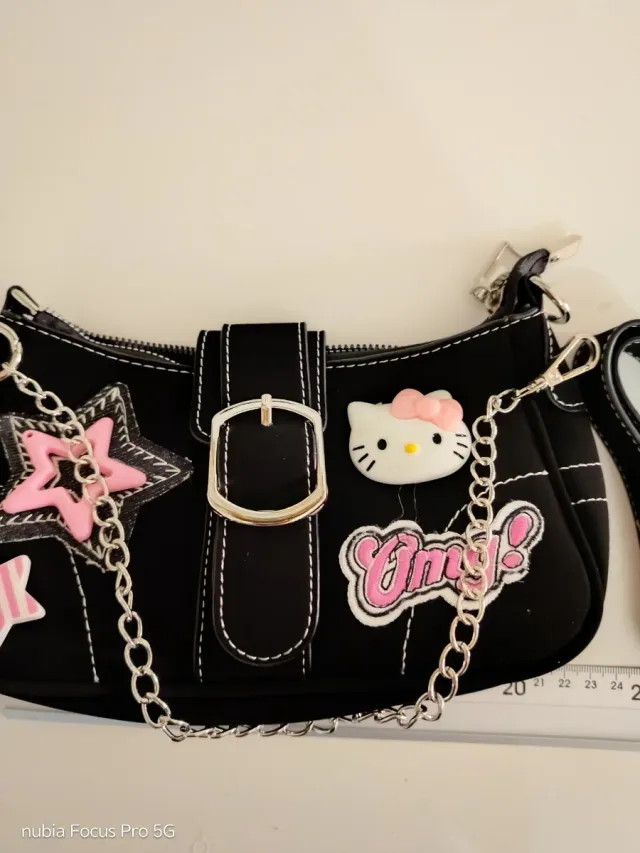 Borsa nera Hello Kitty con catena
